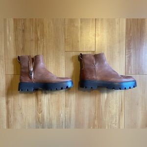 Franco Sarto Womens tan boots